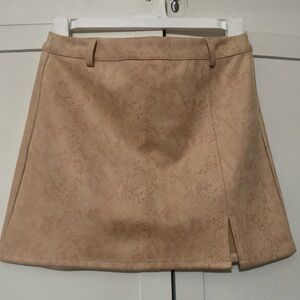 NEW LE LIS faux leather skirt